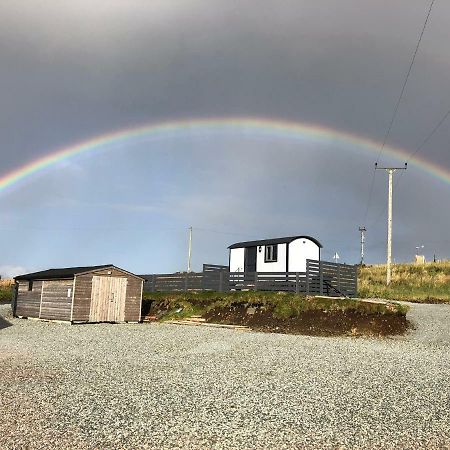 The Shepherds Hut Villa Lonmore Exterior photo