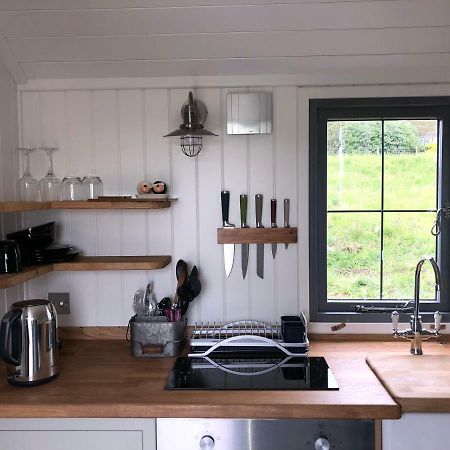 The Shepherds Hut Villa Lonmore Exterior photo