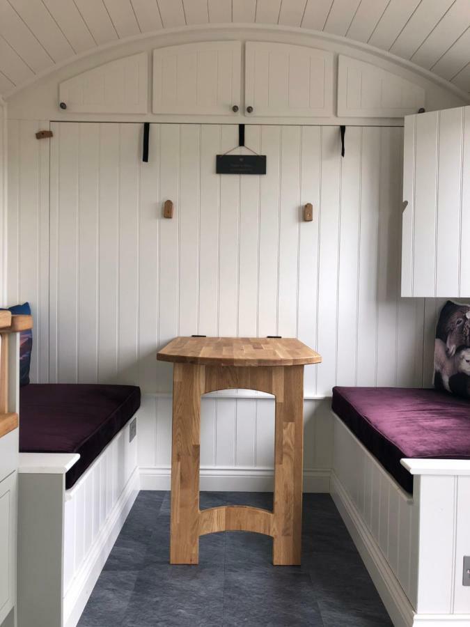 The Shepherds Hut Villa Lonmore Exterior photo