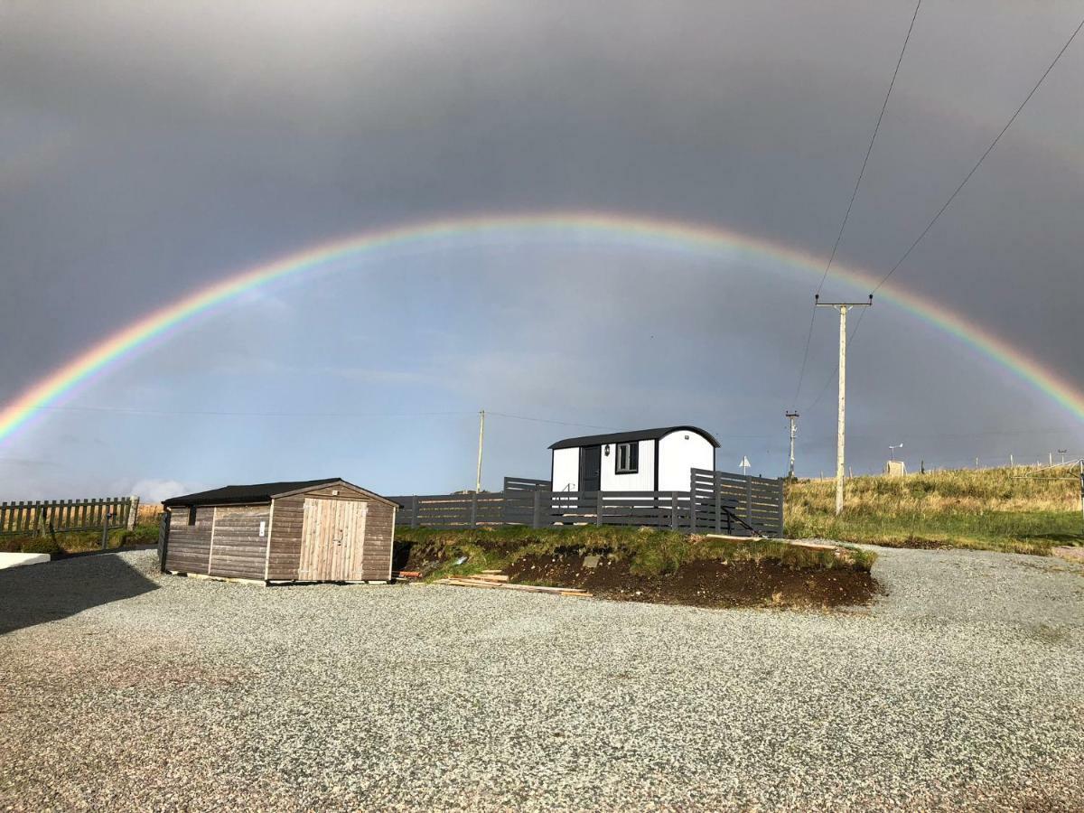 The Shepherds Hut Villa Lonmore Exterior photo