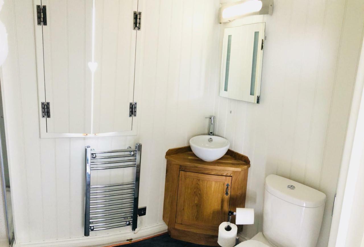 The Shepherds Hut Villa Lonmore Exterior photo