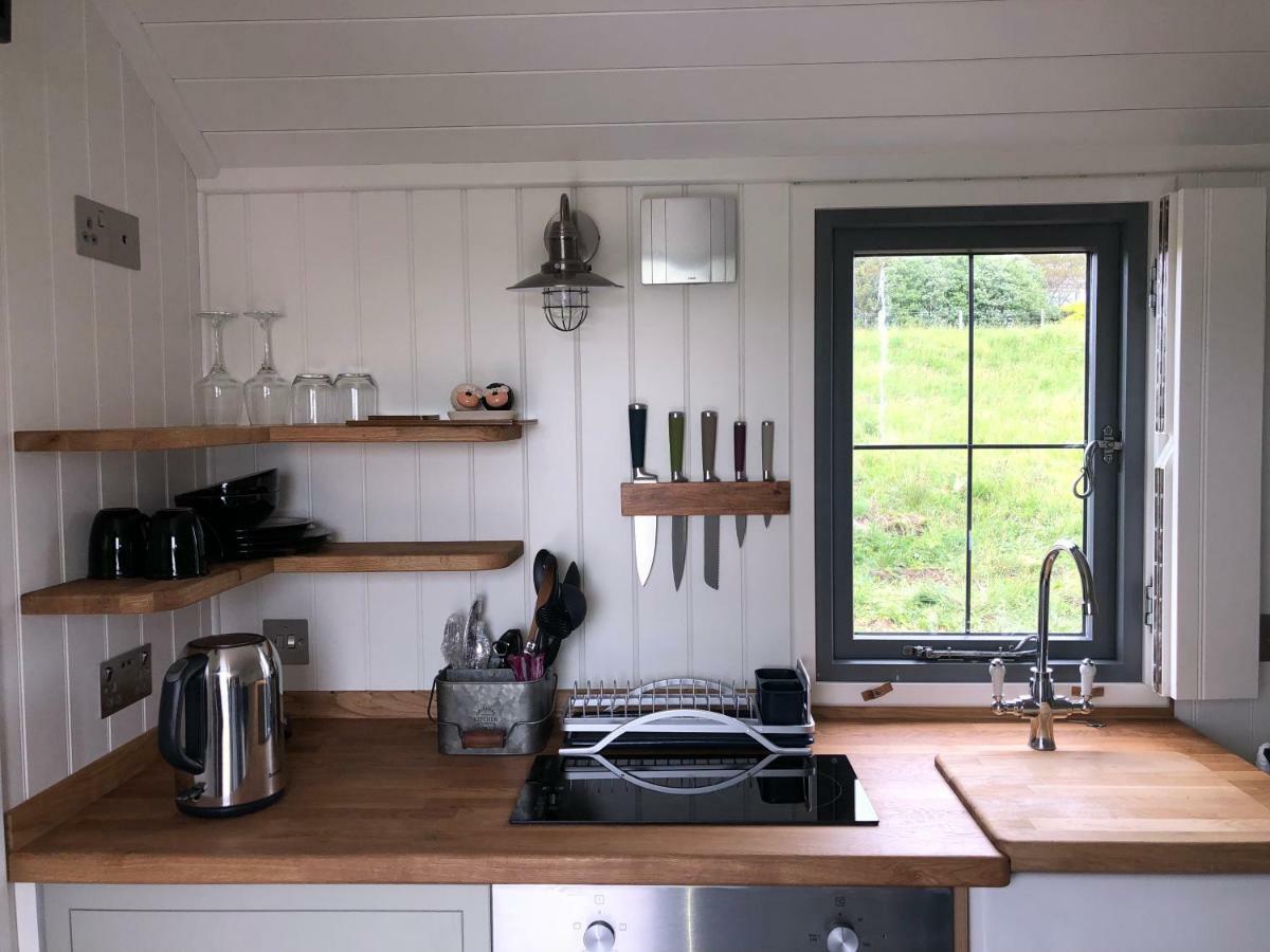 The Shepherds Hut Villa Lonmore Exterior photo