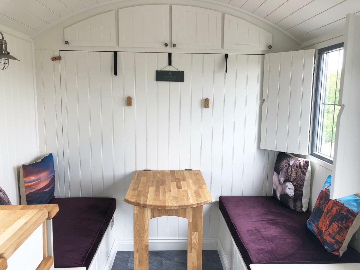 The Shepherds Hut Villa Lonmore Exterior photo